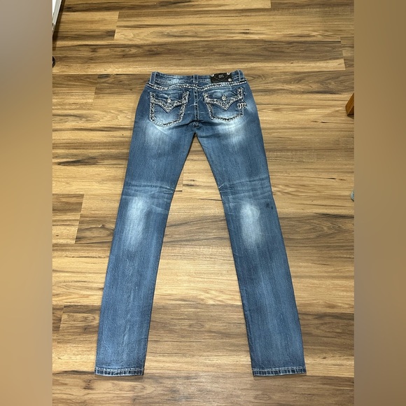 Miss Me Embroidered 27 Skinny - Picture 6 of 6